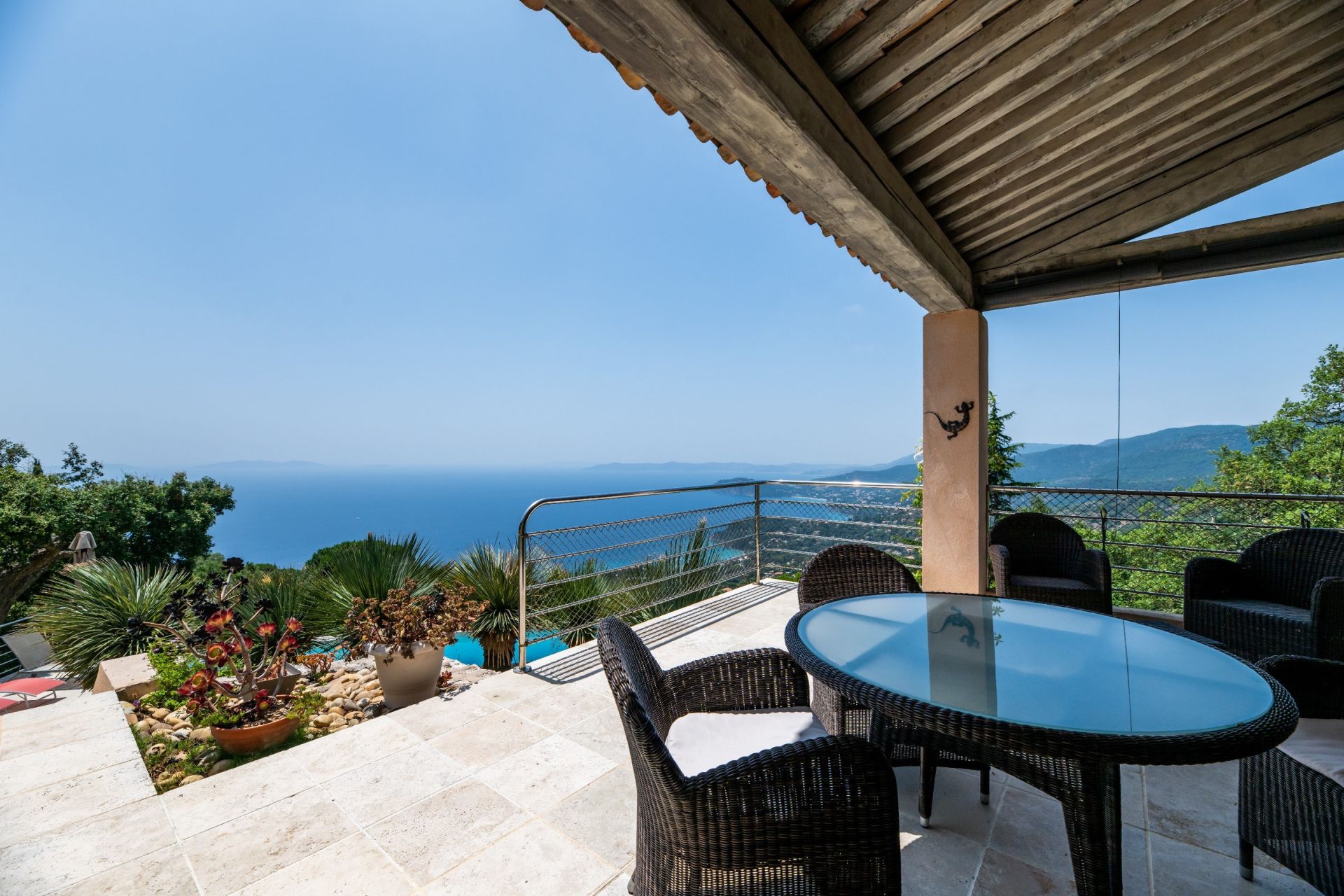 luxury provencale house 8 Rooms for sale on RAYOL CANADEL SUR MER (83820)