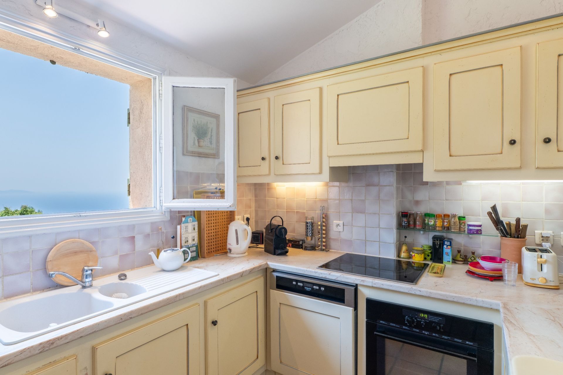luxury provencale house 8 Rooms for sale on RAYOL CANADEL SUR MER (83820)