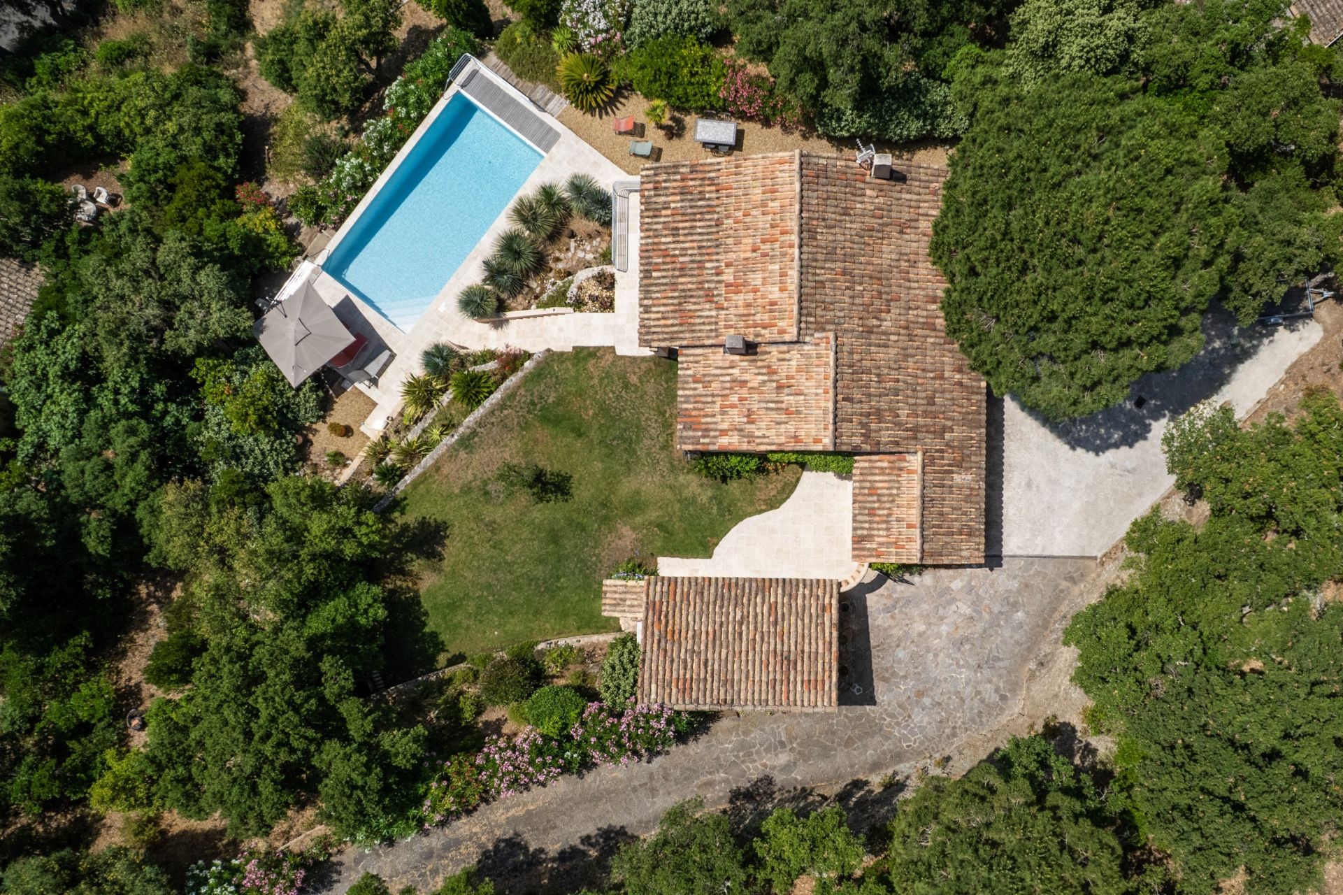 luxury provencale house 8 Rooms for sale on RAYOL CANADEL SUR MER (83820)