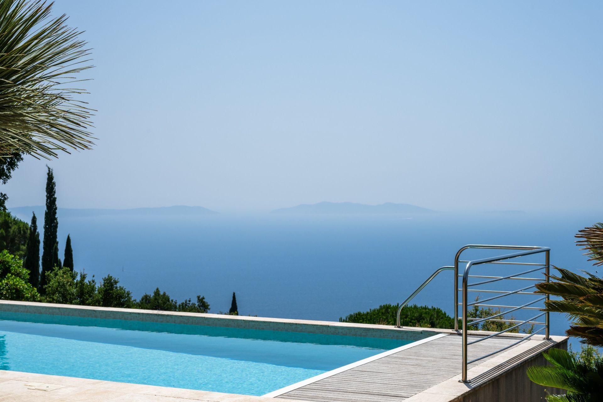 luxury provencale house 8 Rooms for sale on RAYOL CANADEL SUR MER (83820)