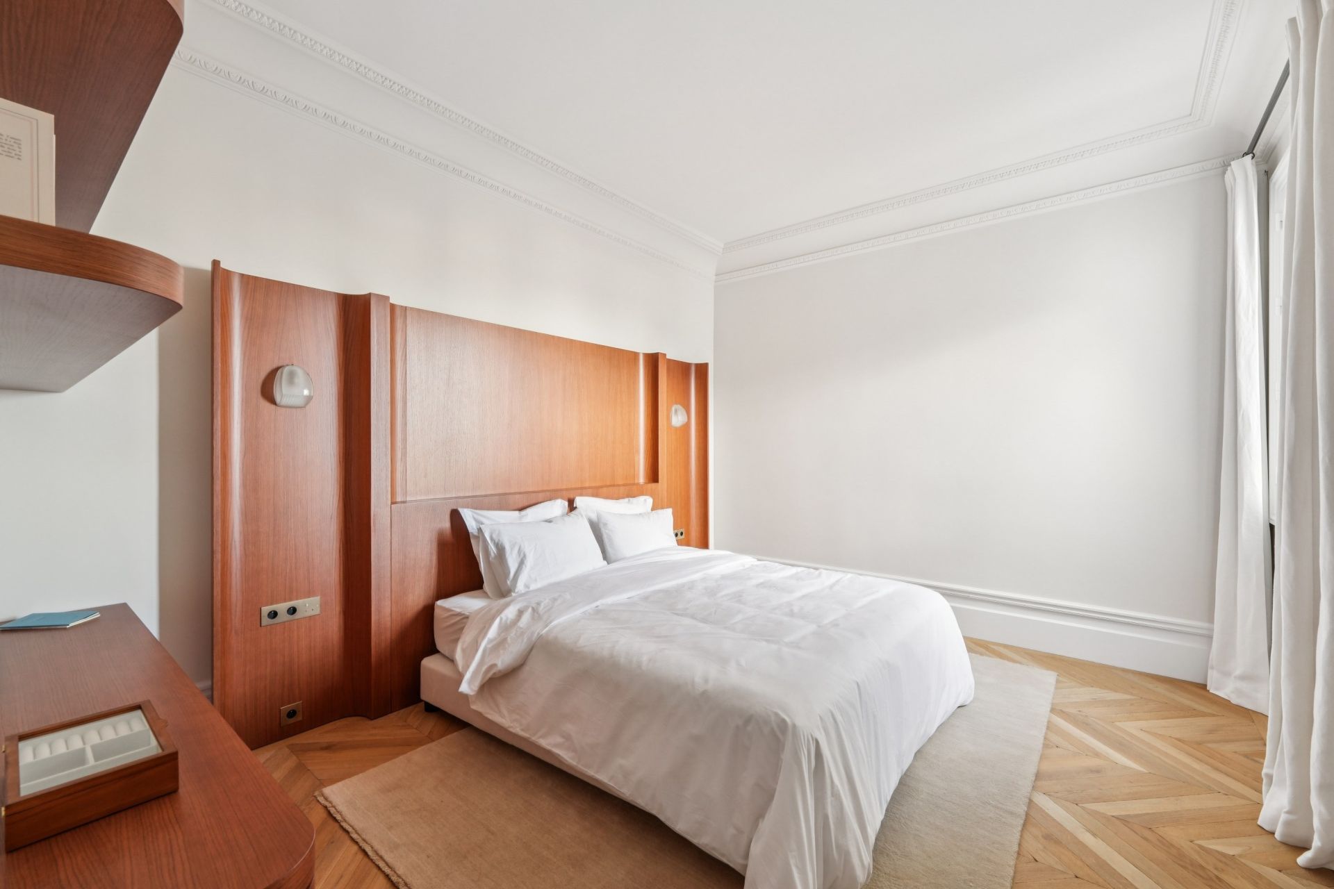 luxury apartment 6 Rooms for sale on PARIS (75006)