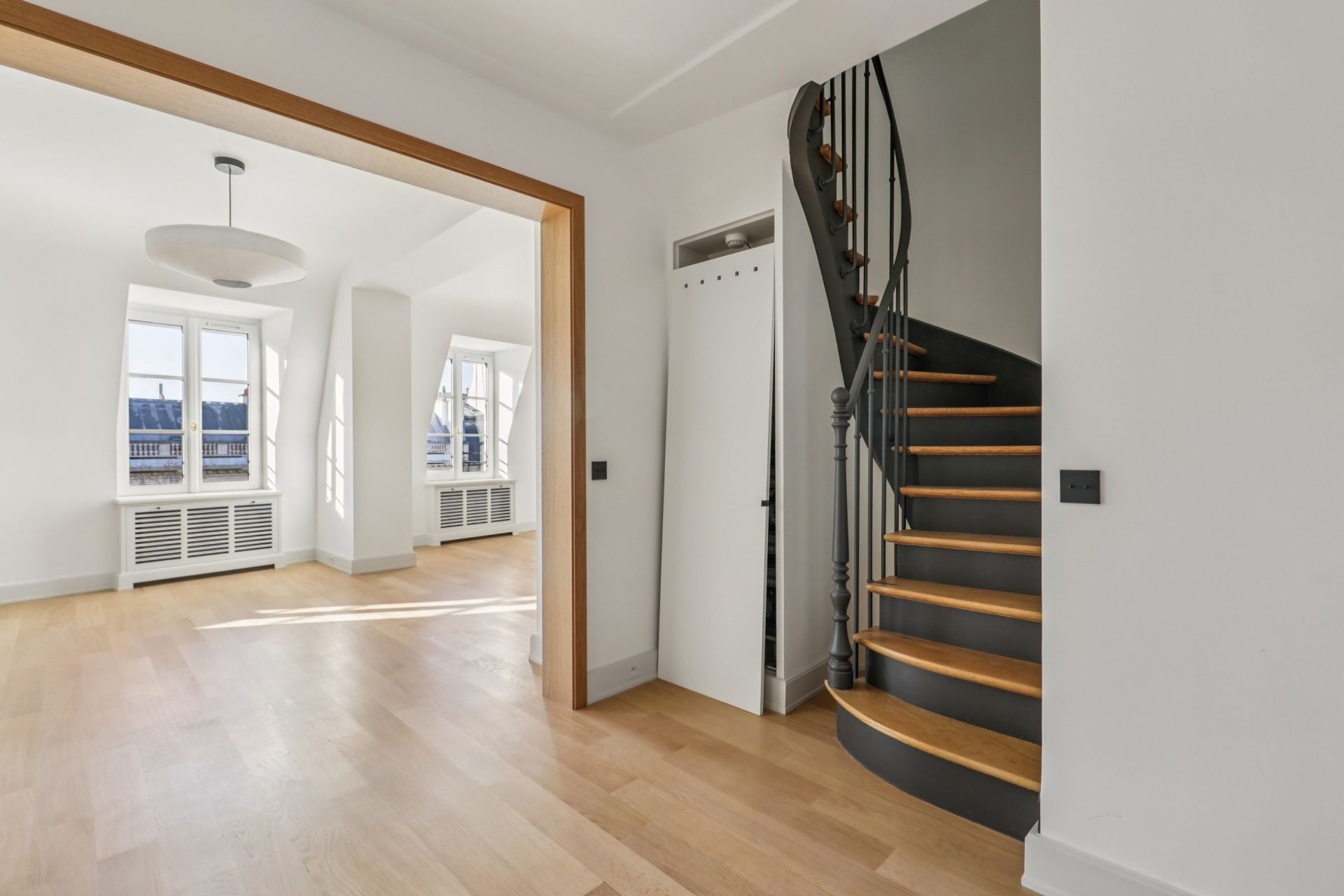 luxury apartment 5 Rooms for rent on PARIS (75007)