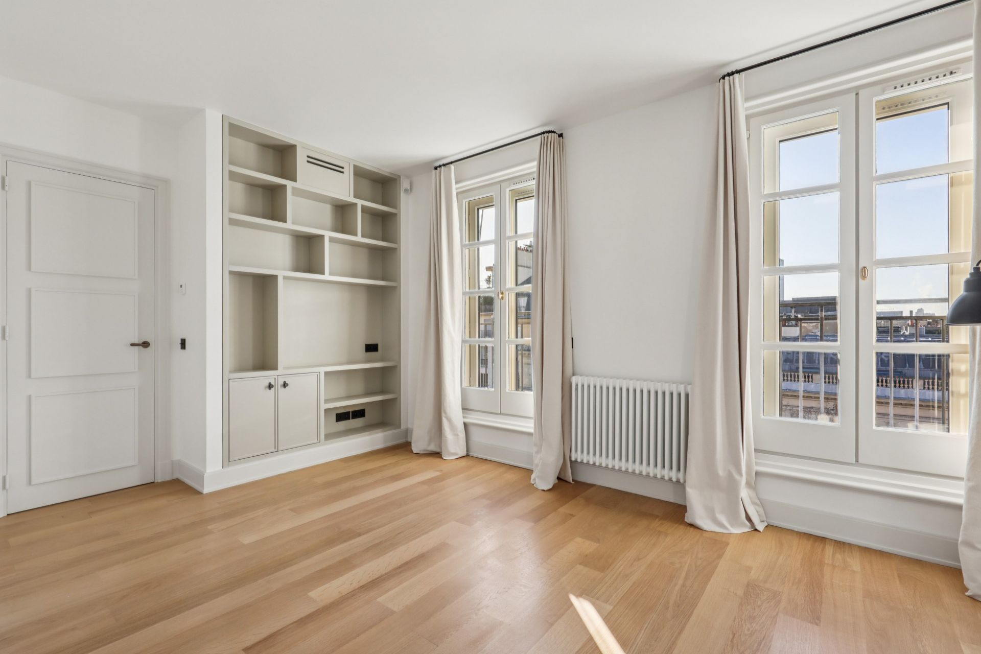 luxury apartment 5 Rooms for rent on PARIS (75007)