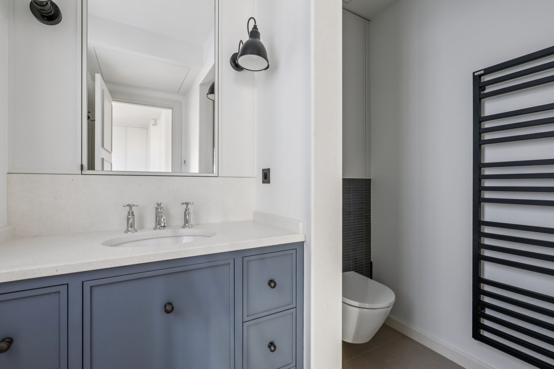 luxury apartment 5 Rooms for rent on PARIS (75007)