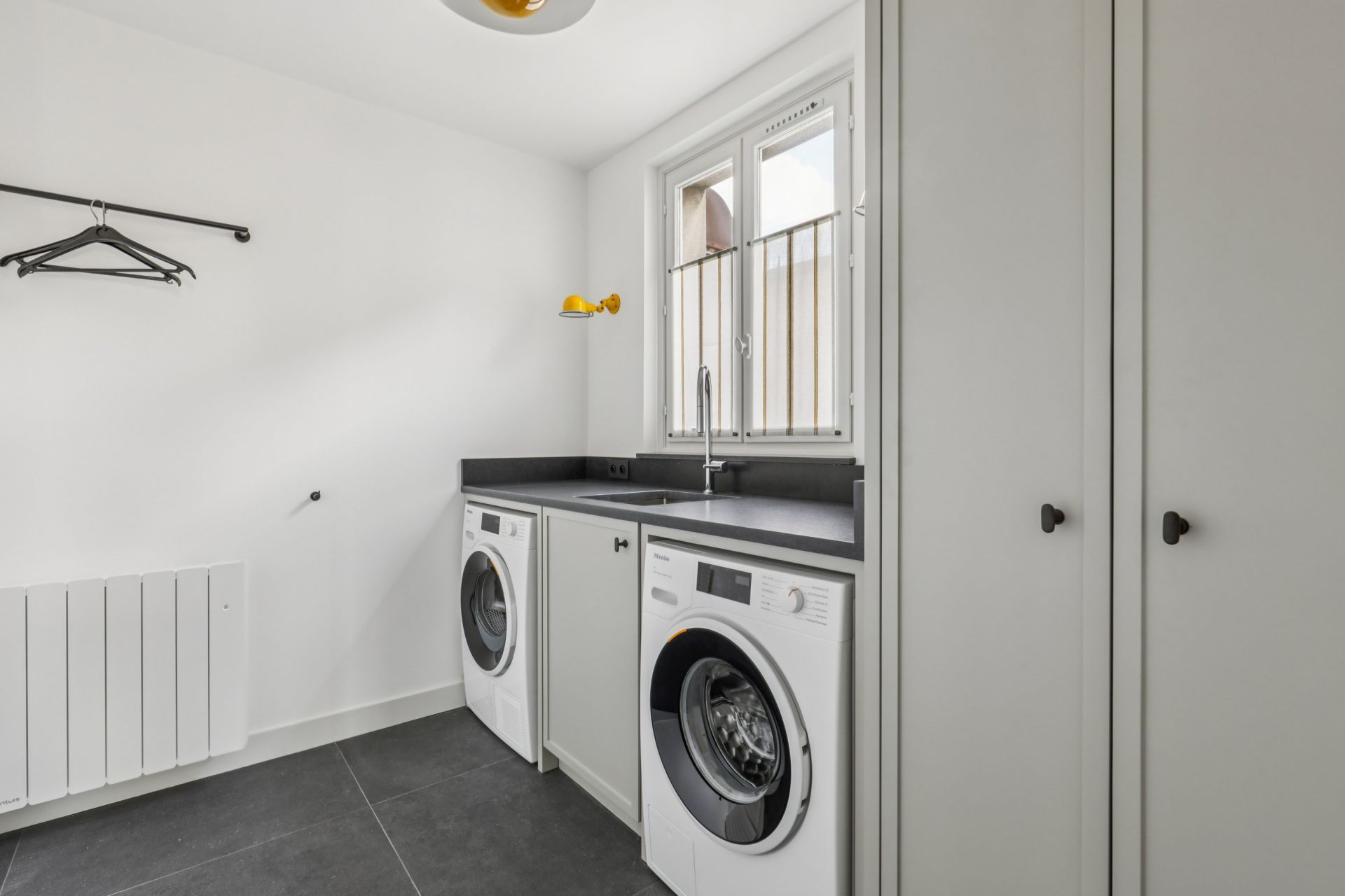 luxury apartment 5 Rooms for rent on PARIS (75007)