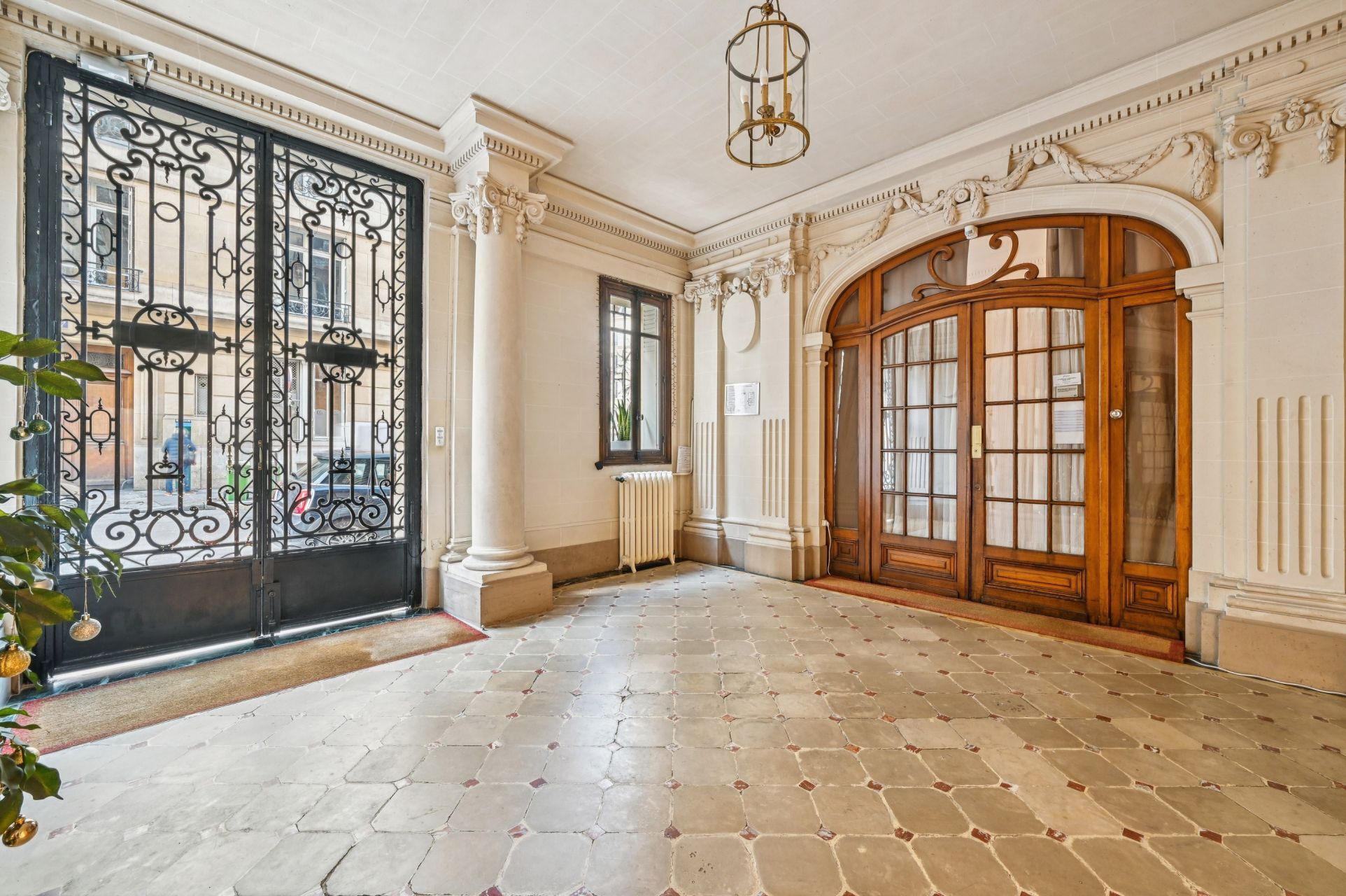 luxury apartment 6 Rooms for sale on PARIS (75017)