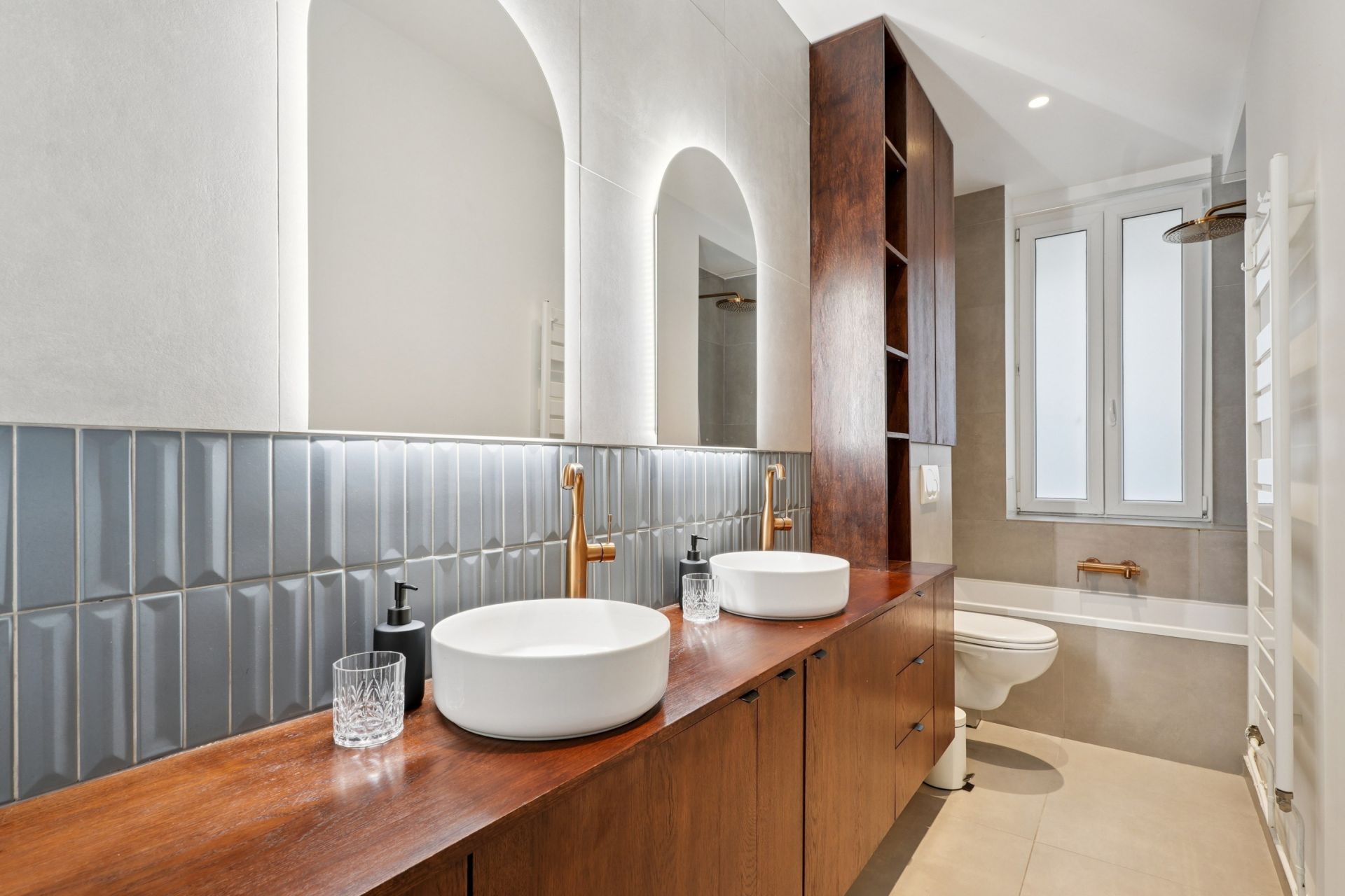 luxury apartment 5 Rooms for sale on PARIS (75018)