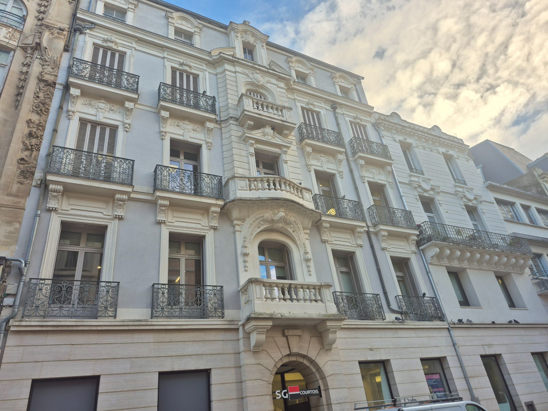 building for sale on NARBONNE (11100)