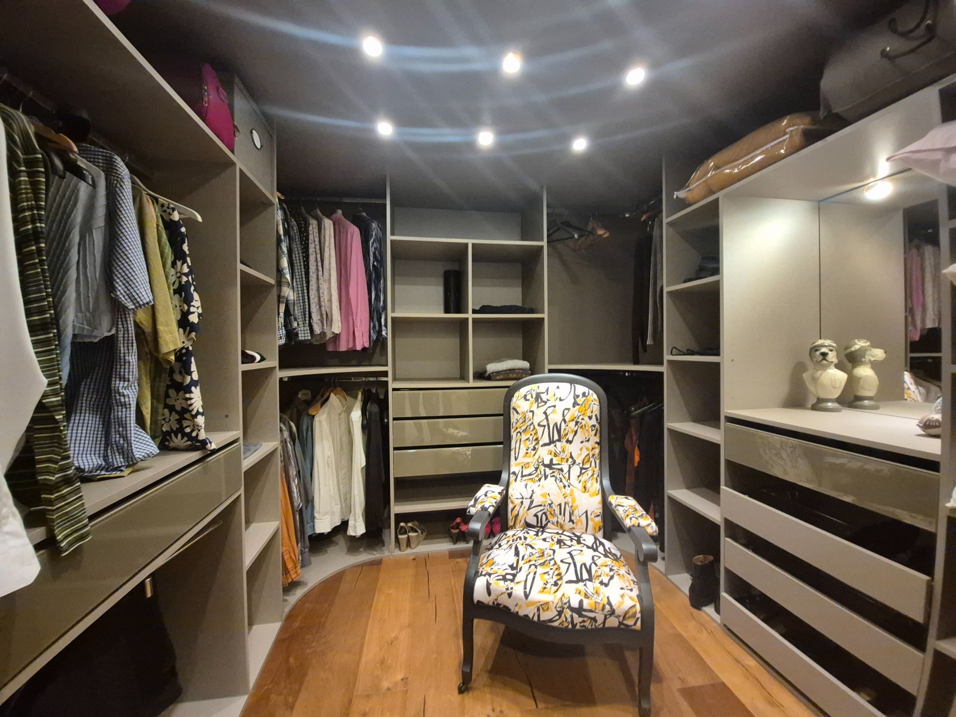 building for sale on NARBONNE (11100)