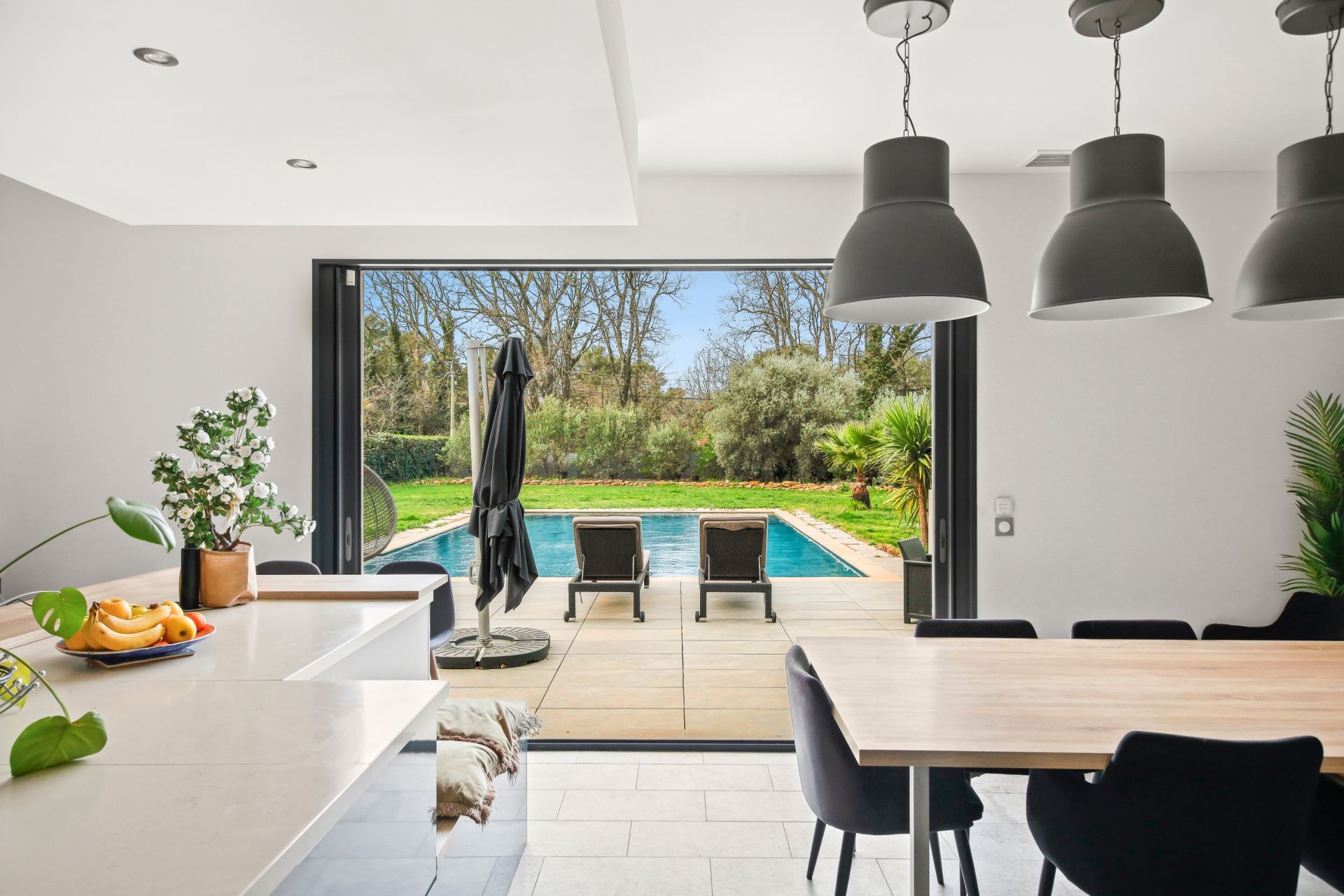 luxury house 8 Rooms for sale on LE BEAUSSET (83330)