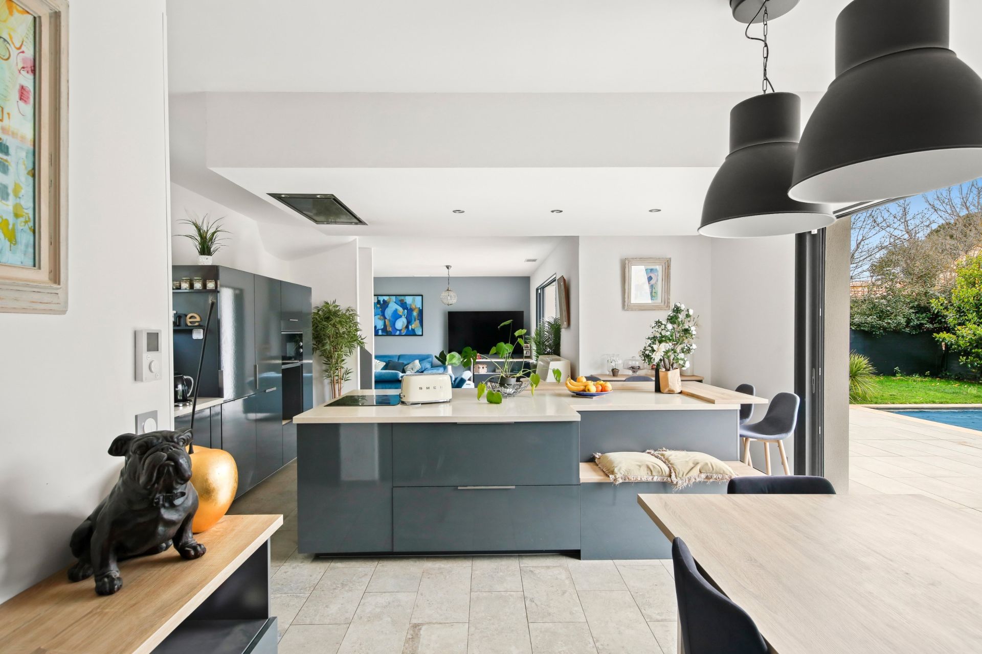 luxury house 8 Rooms for sale on LE BEAUSSET (83330)