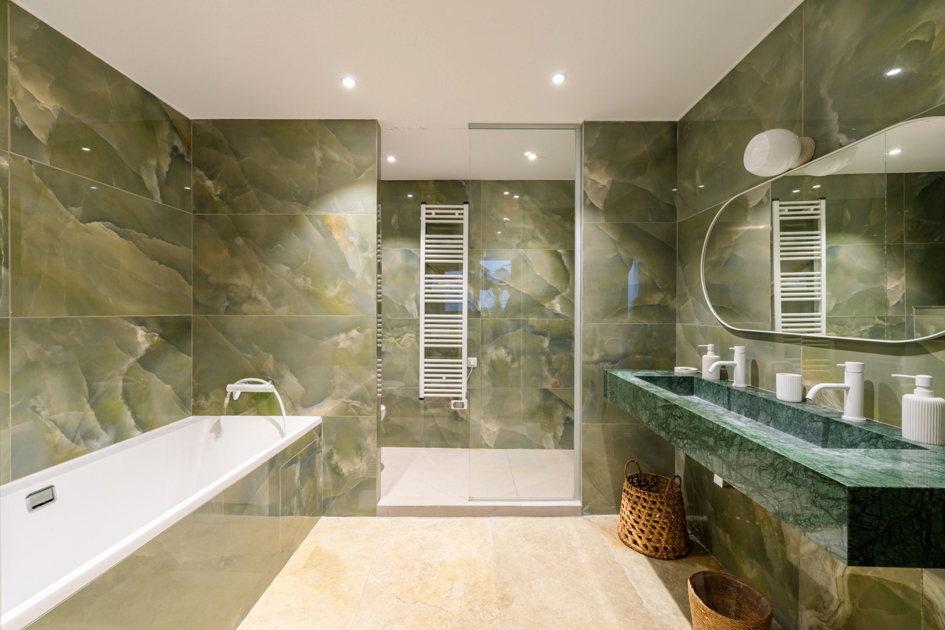 townhouse 7 Rooms for sale on MARSEILLE (13007)