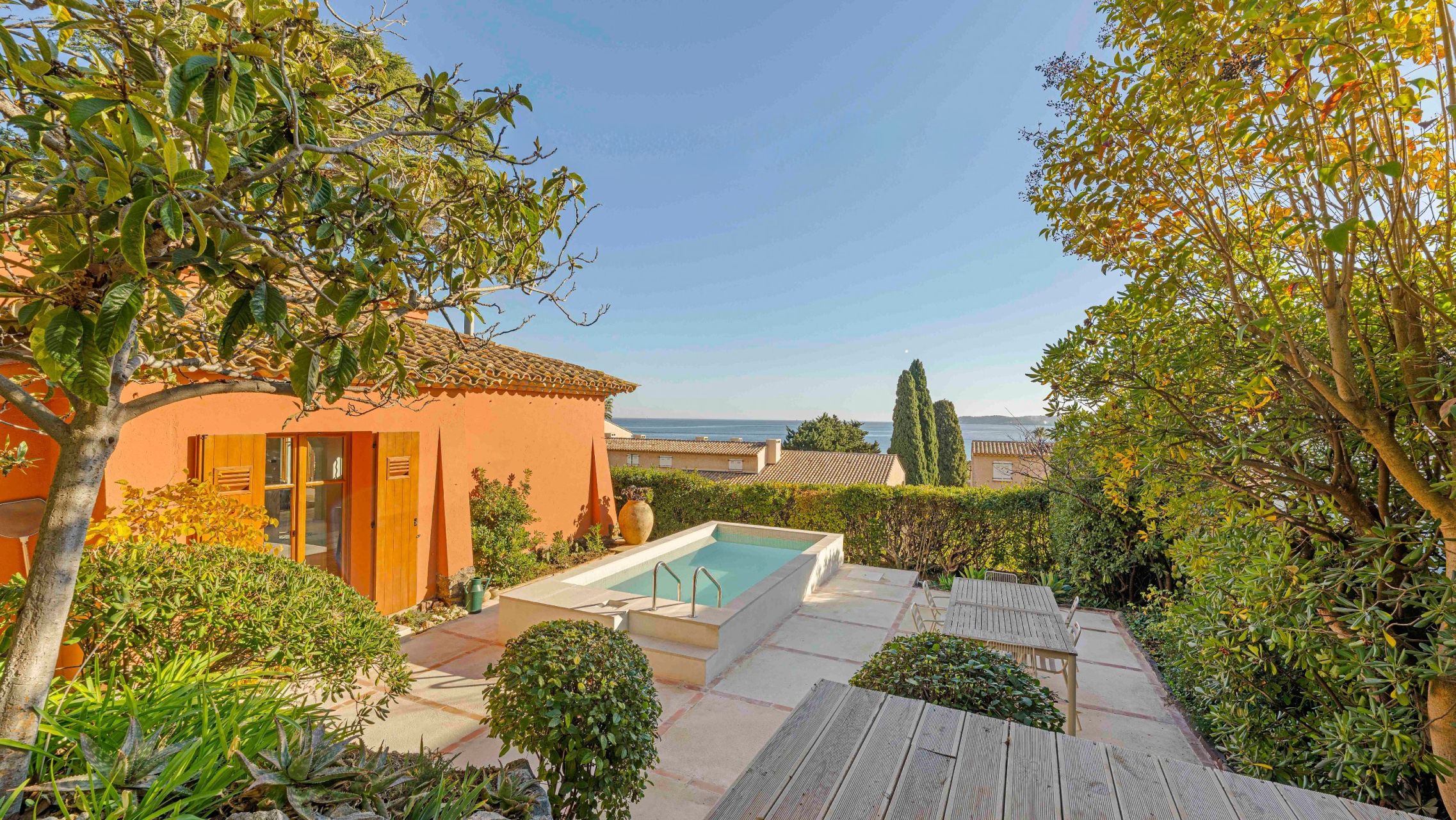 luxury villa 5 Rooms for sale on STE MAXIME (83120)