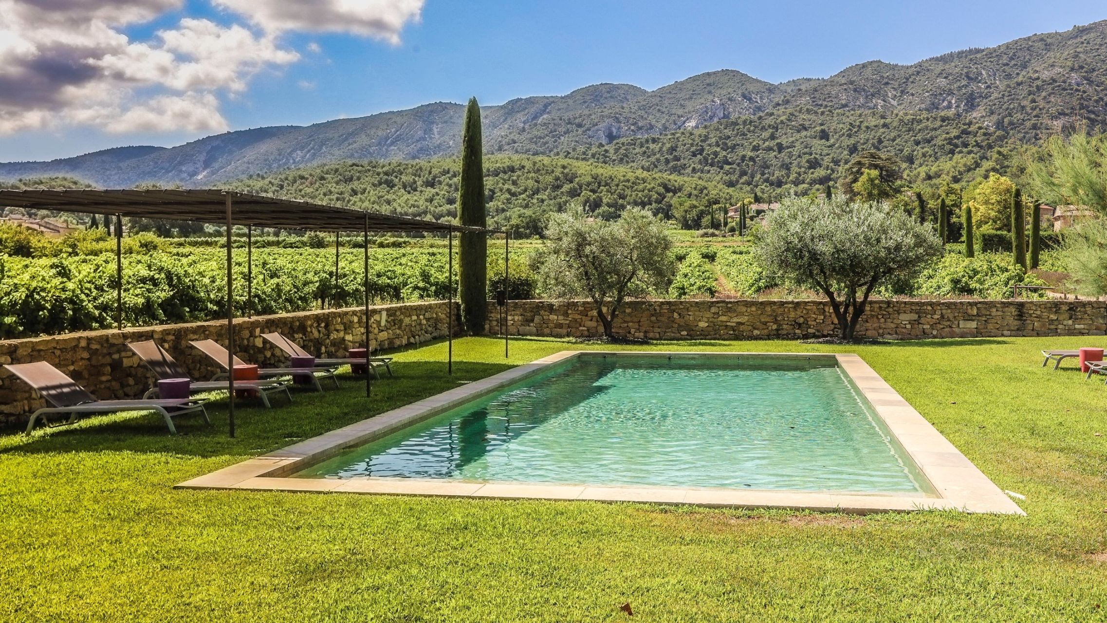 mansion 8 Rooms for seasonal rent on OPPEDE (84580)