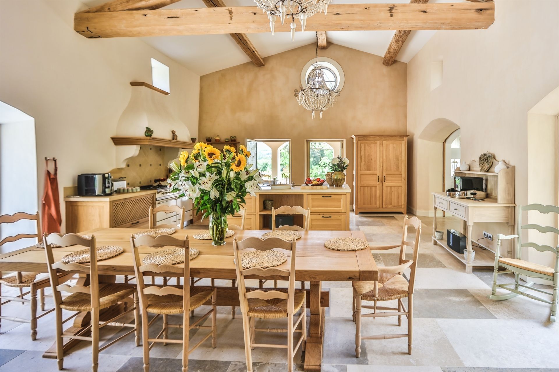 maison de luxe 18 Pièces en location saisonnière sur MENERBES (84560)