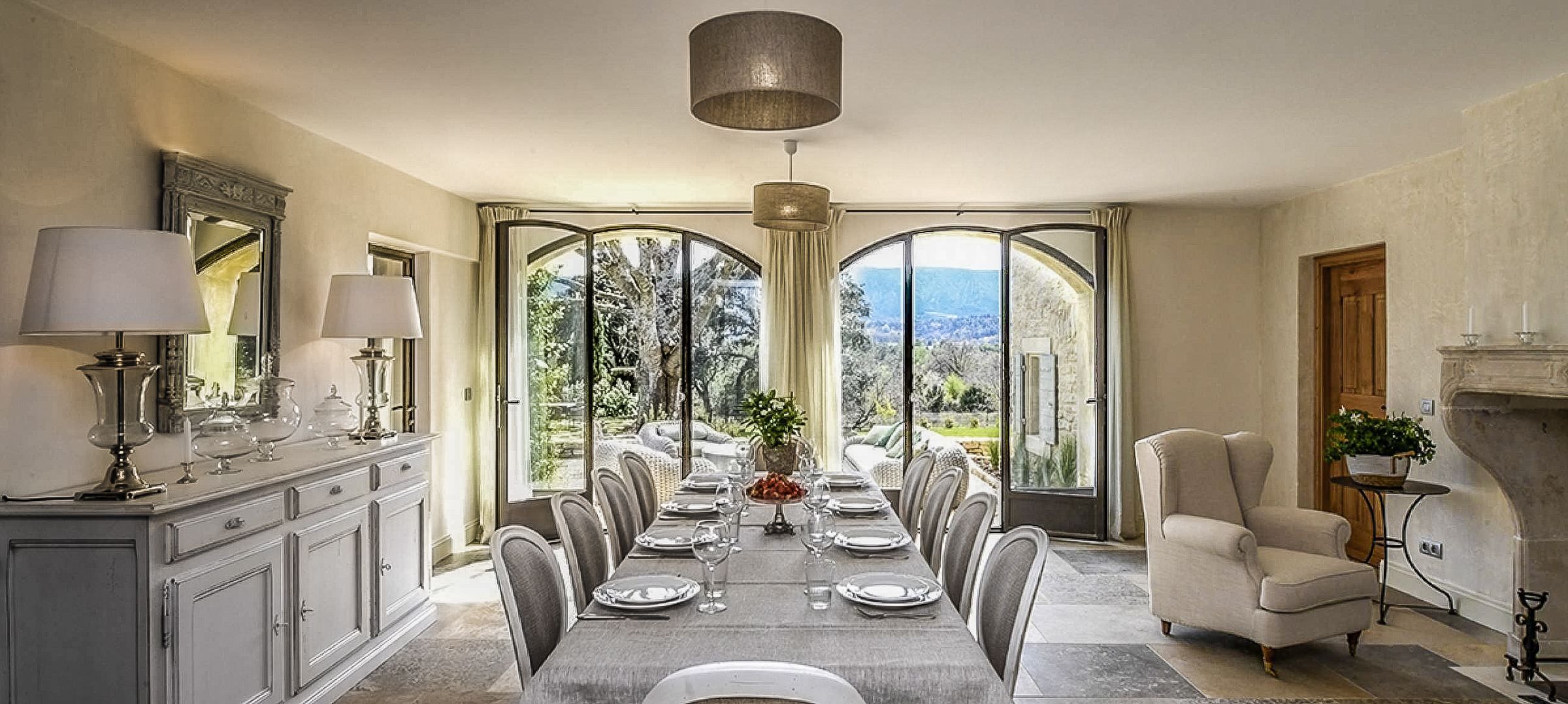 maison de luxe 18 Pièces en location saisonnière sur MENERBES (84560)