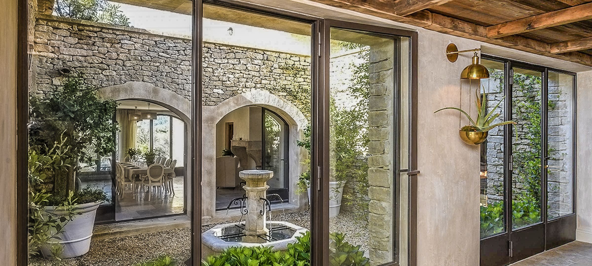 maison de luxe 18 Pièces en location saisonnière sur MENERBES (84560)