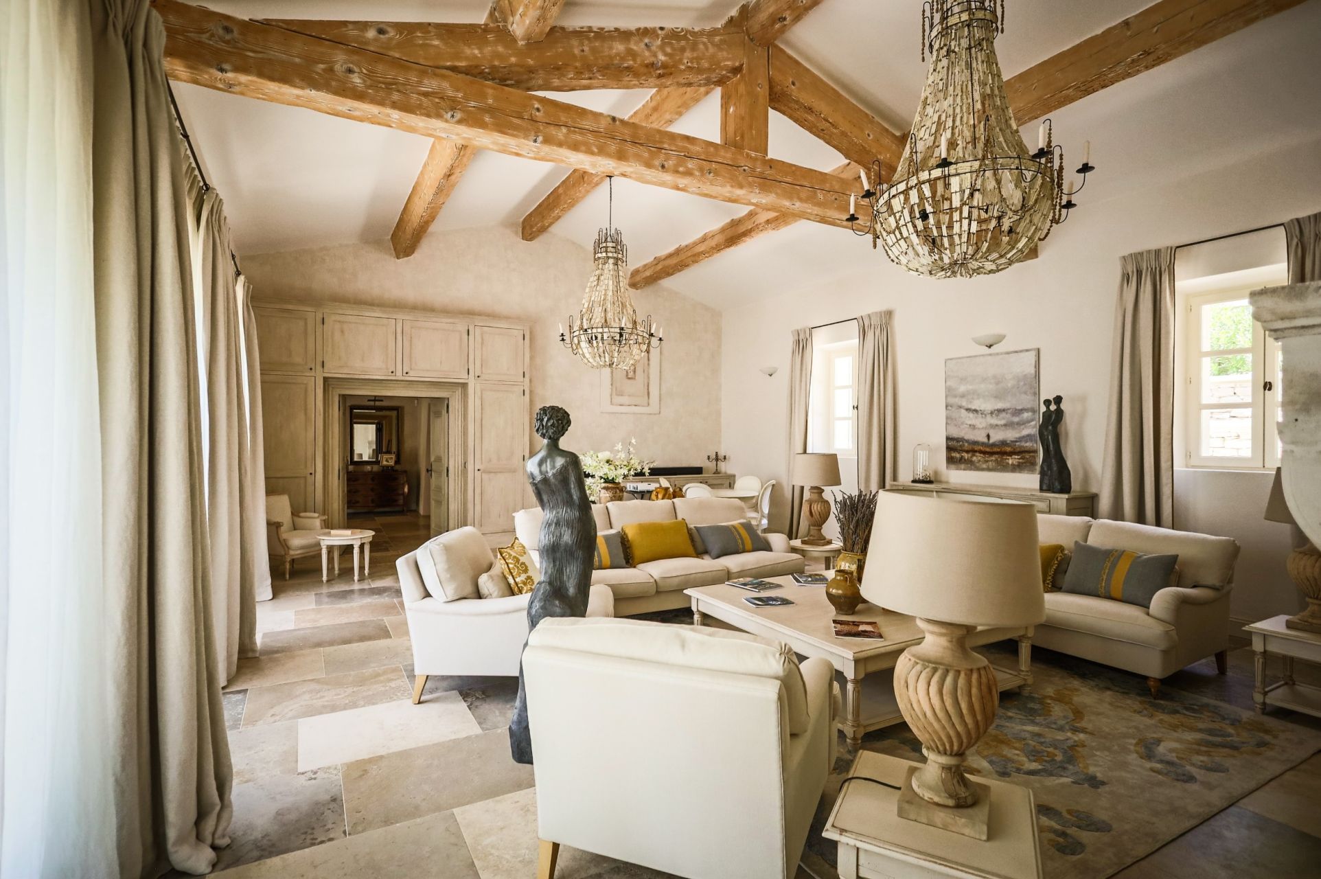 maison de luxe 18 Pièces en location saisonnière sur MENERBES (84560)