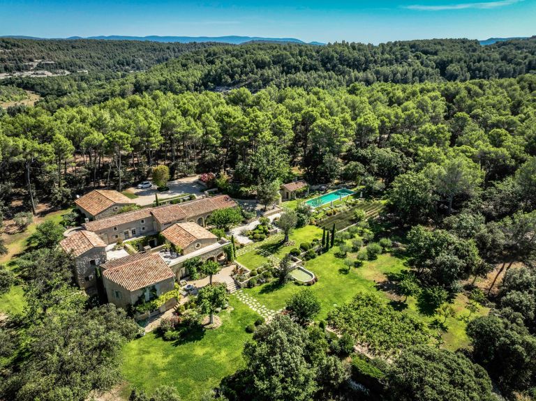 maison de luxe 18 Pièces en location saisonnière sur MENERBES (84560)
