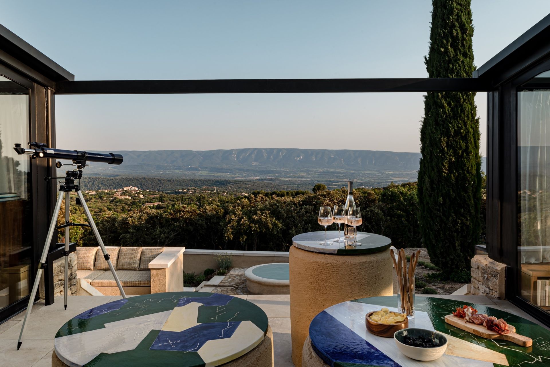 maison de luxe 11 Pièces en location saisonnière sur GORDES (84220)