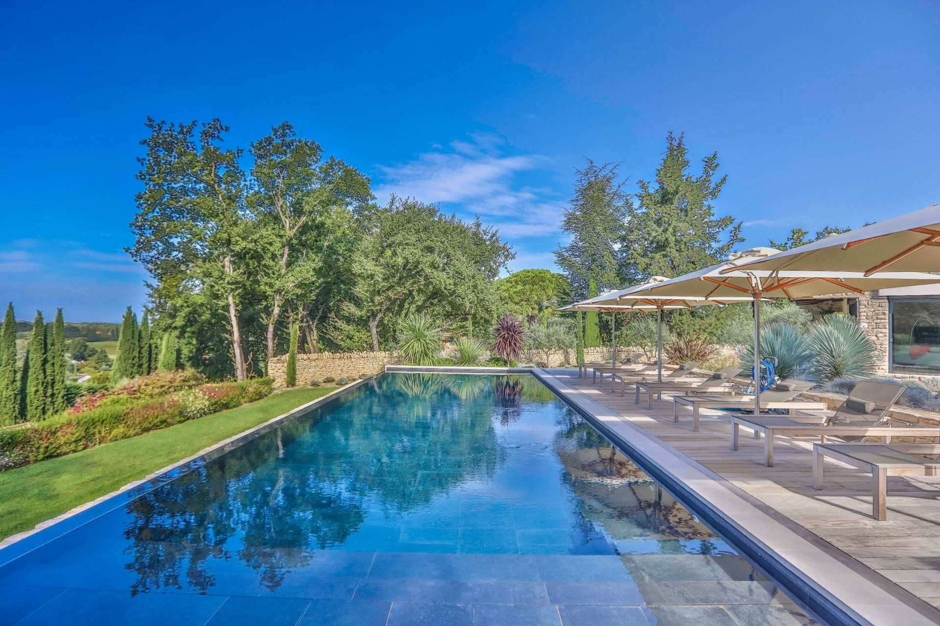 maison de luxe 8 Pièces en location saisonnière sur OPPEDE (84580)