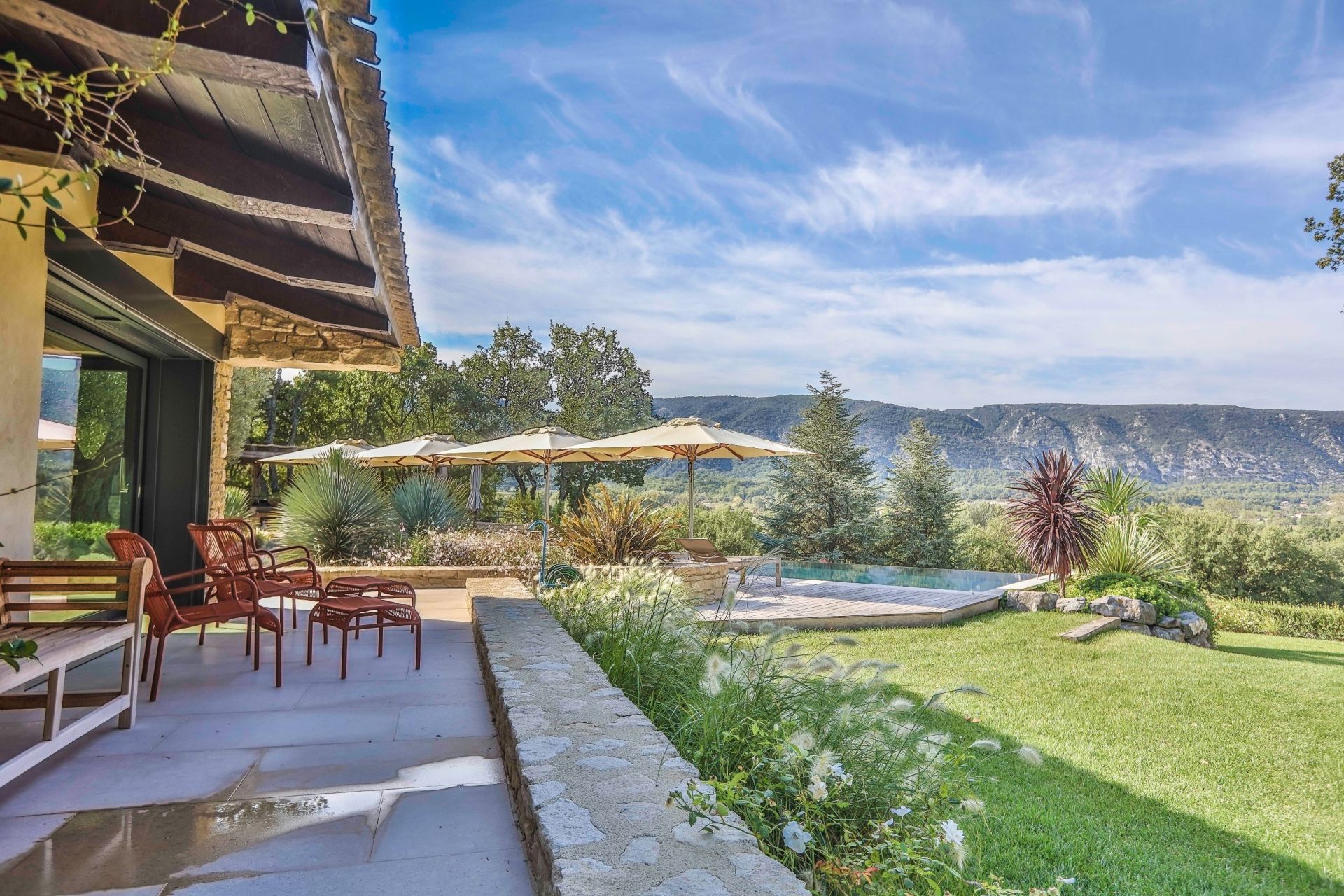 maison de luxe 8 Pièces en location saisonnière sur OPPEDE (84580)