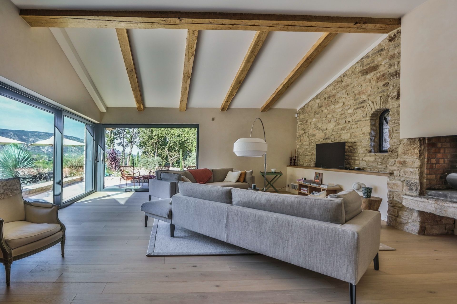 maison de luxe 8 Pièces en location saisonnière sur OPPEDE (84580)