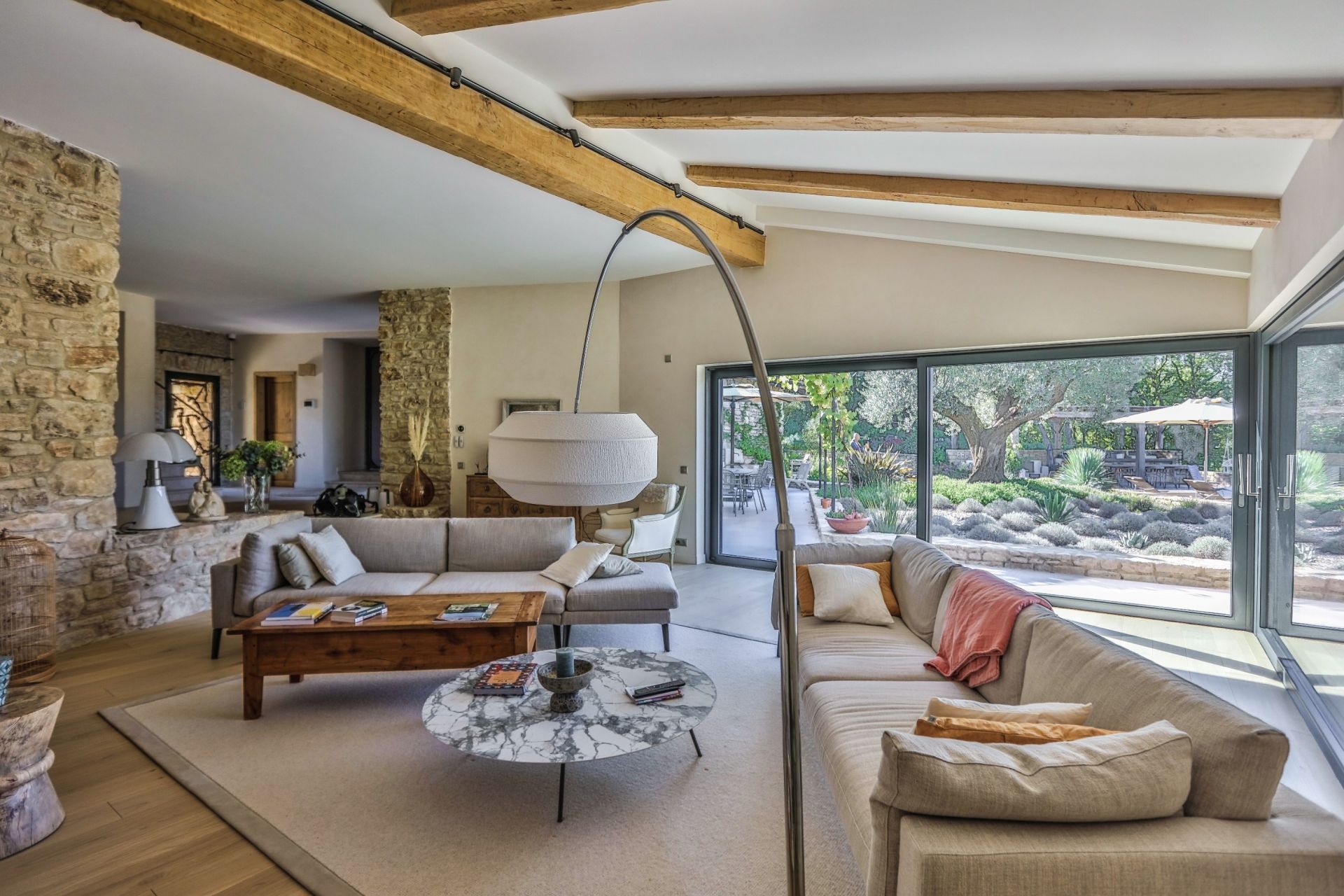 maison de luxe 8 Pièces en location saisonnière sur OPPEDE (84580)