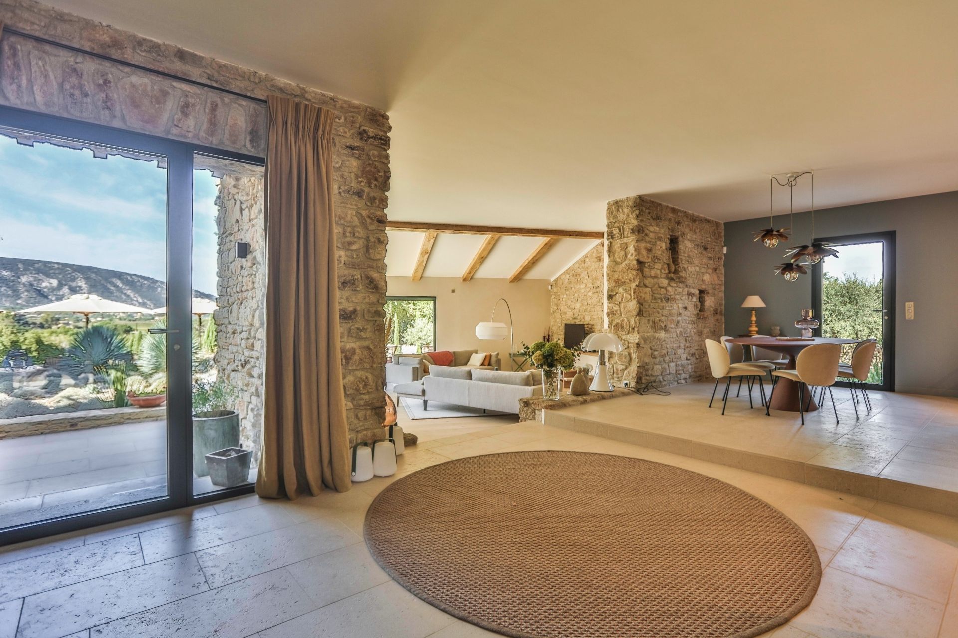 maison de luxe 8 Pièces en location saisonnière sur OPPEDE (84580)