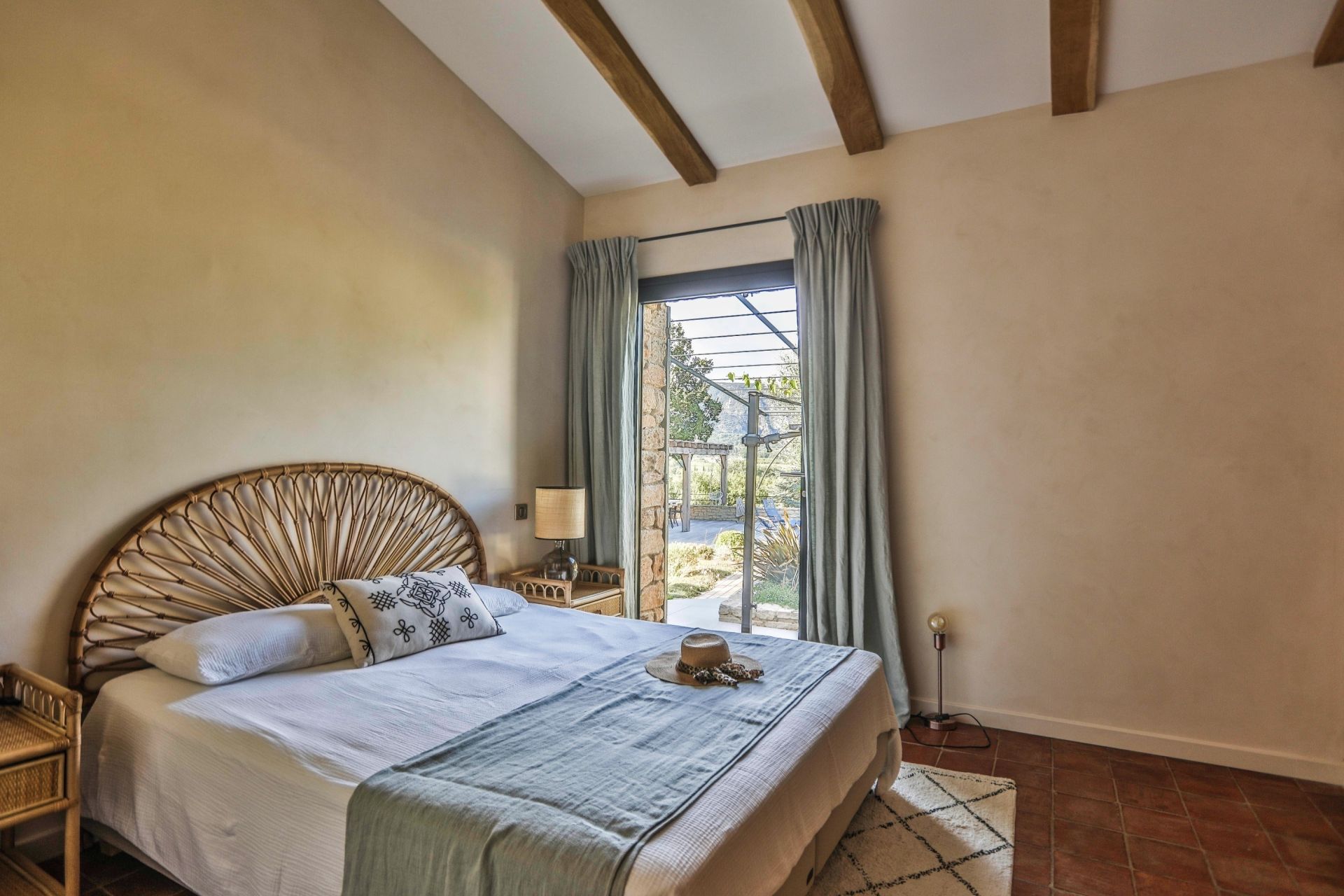 maison de luxe 8 Pièces en location saisonnière sur OPPEDE (84580)