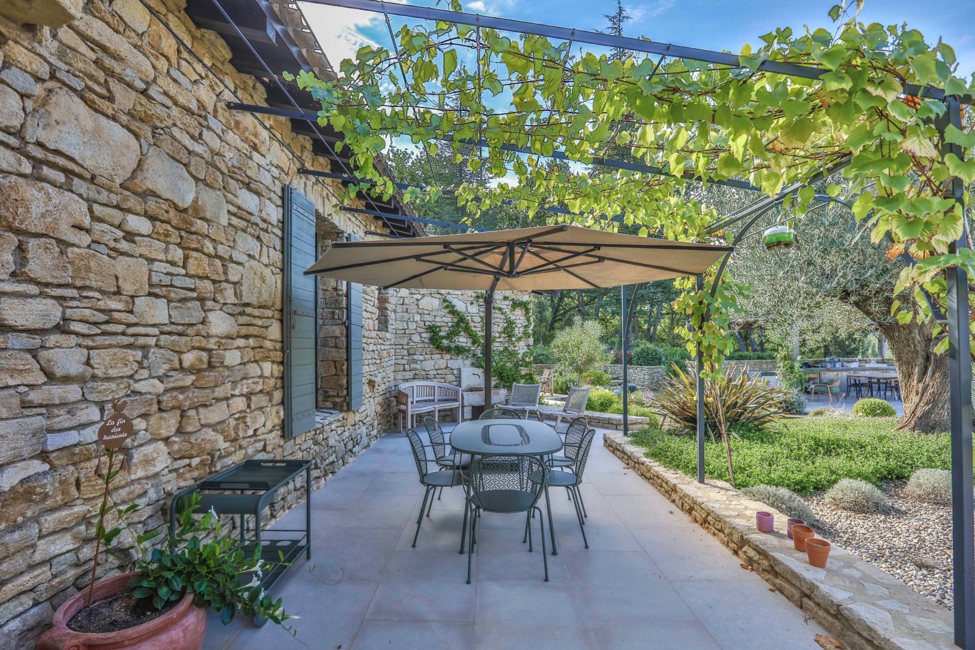 maison de luxe 8 Pièces en location saisonnière sur OPPEDE (84580)