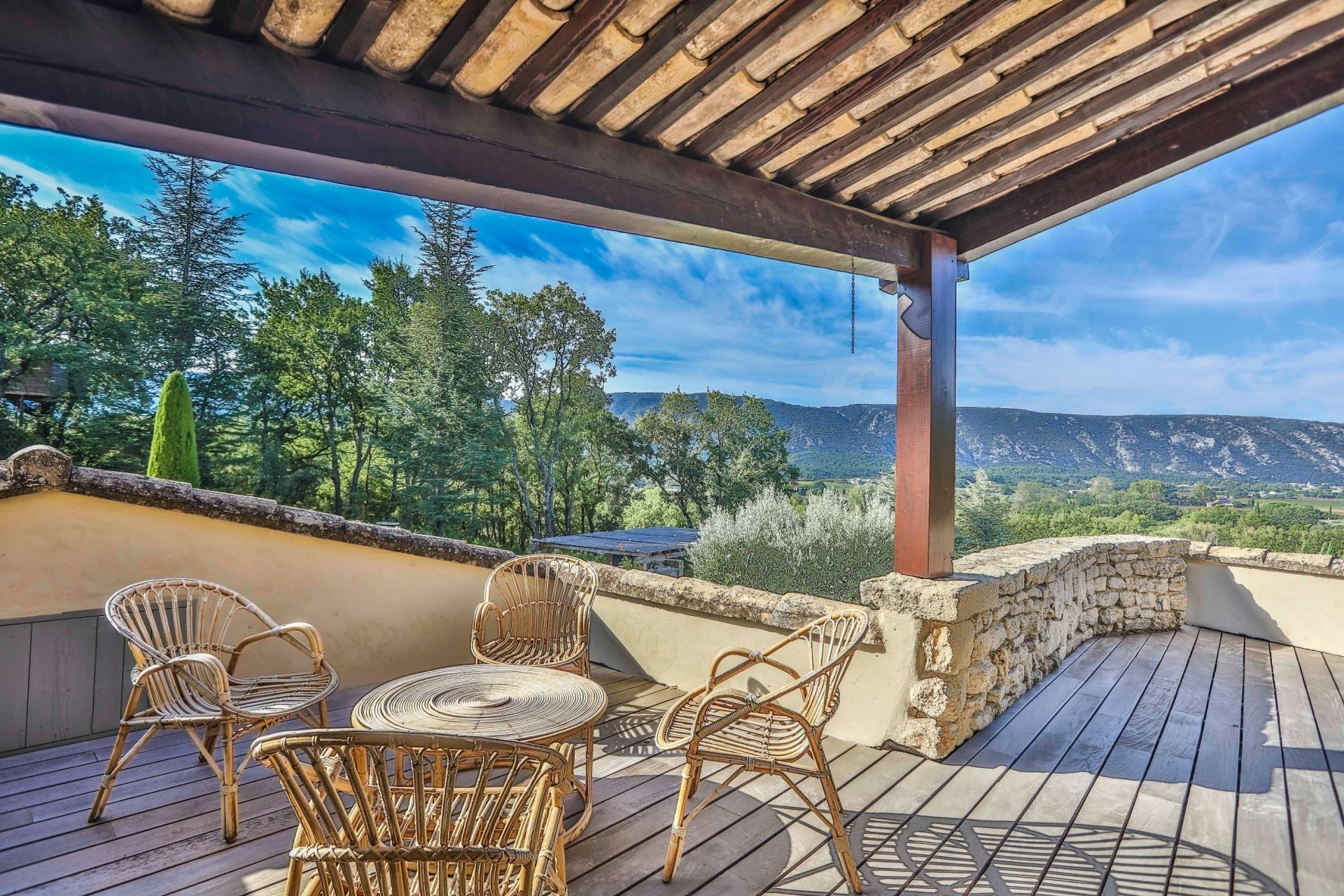 maison de luxe 8 Pièces en location saisonnière sur OPPEDE (84580)