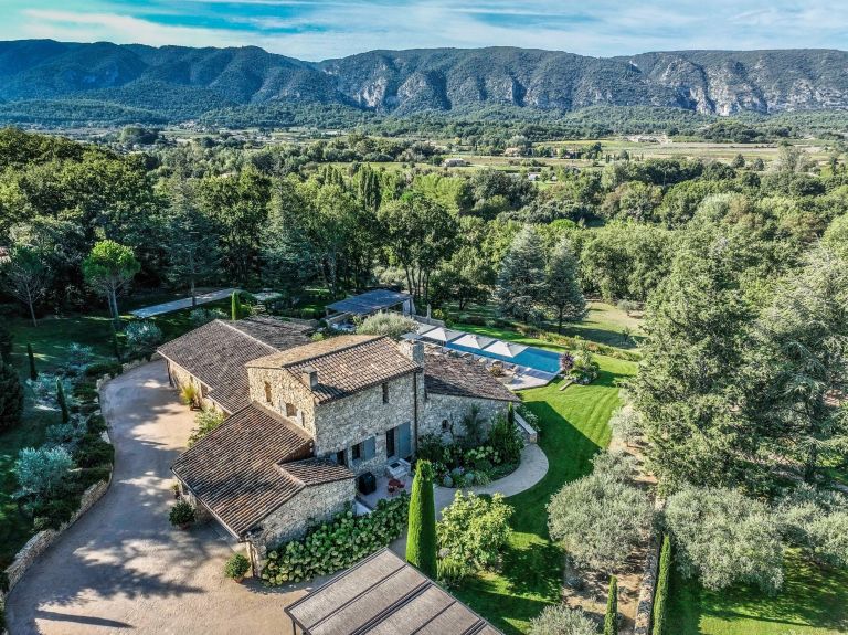 maison de luxe 8 Pièces en location saisonnière sur OPPEDE (84580)