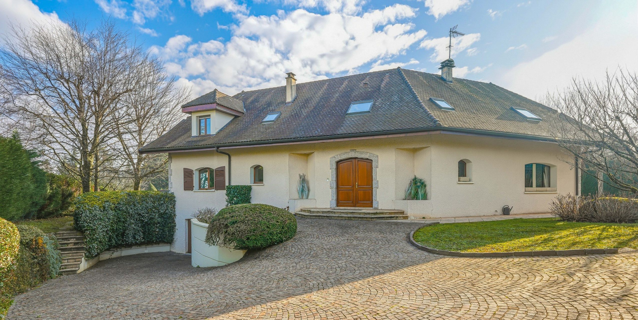 maison de luxe 8 Pièces en vente sur DIVONNE LES BAINS (01220)