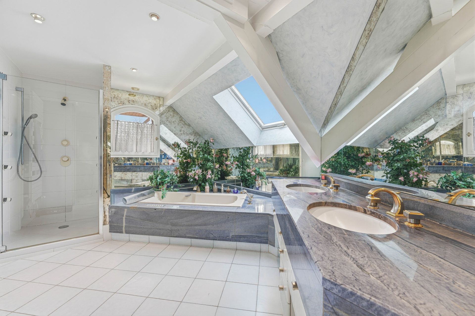 maison de luxe 8 Pièces en vente sur DIVONNE LES BAINS (01220)