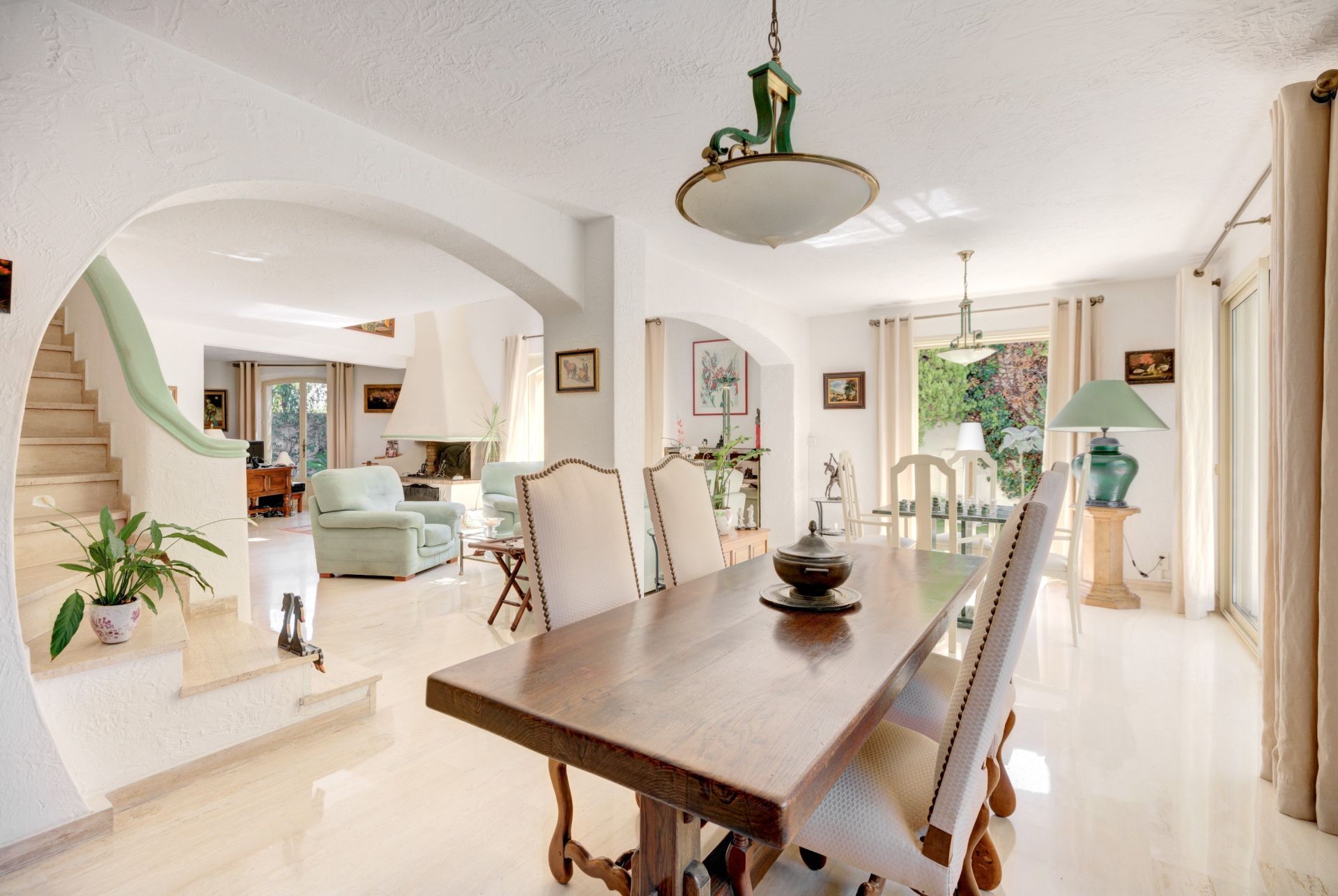 luxury villa 6 Rooms for sale on CANNES (06400)