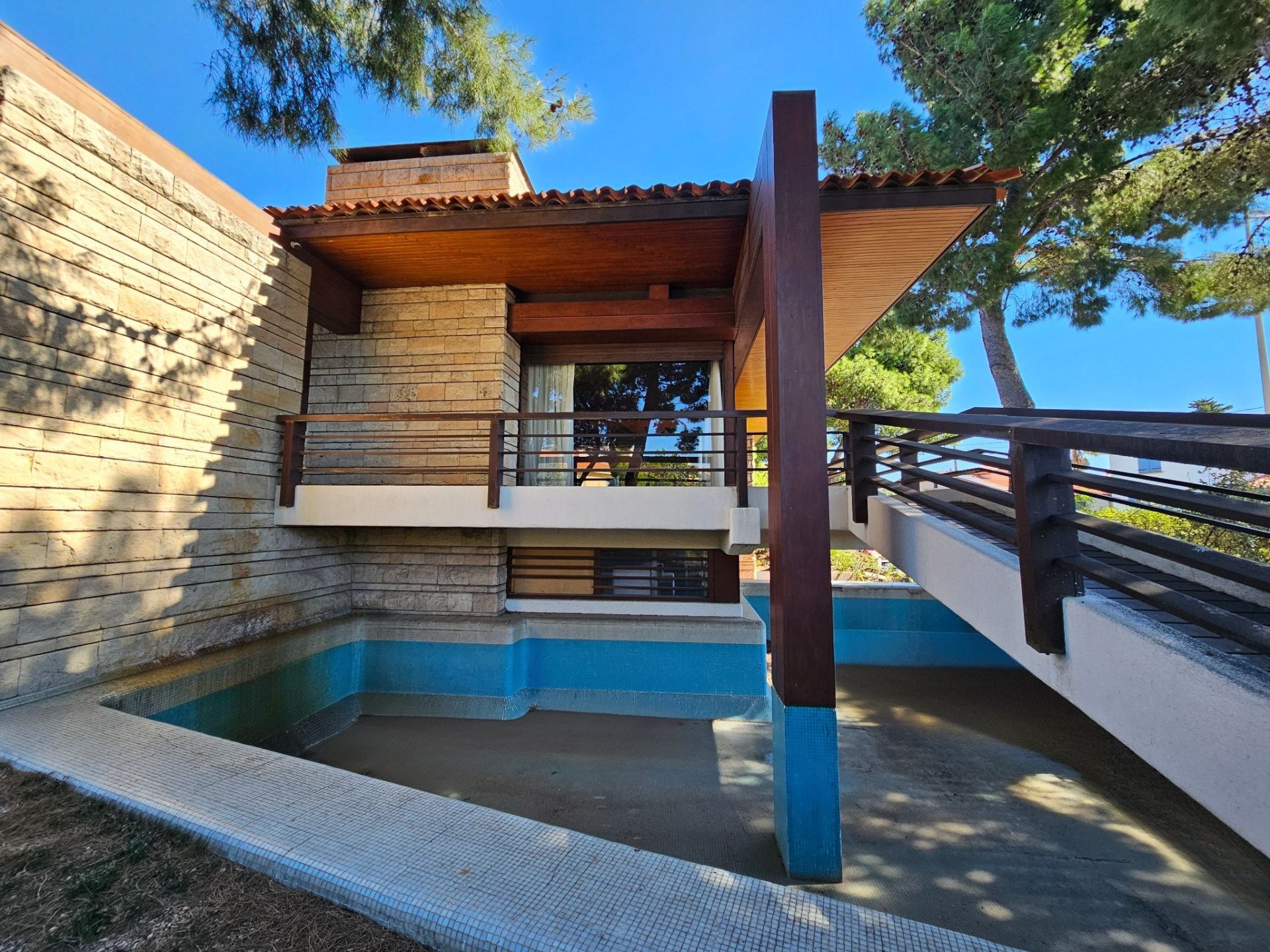 luxury house 6 Rooms for sale on PERPIGNAN (66000)