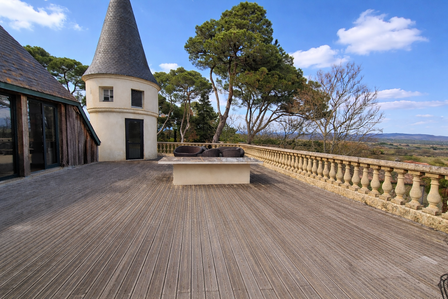 luxury apartment 5 Rooms for sale on PENNAUTIER (11610)