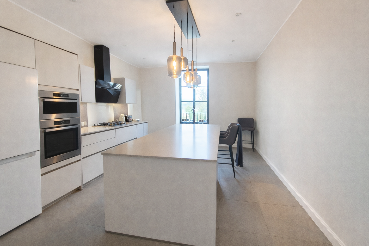 luxury apartment 5 Rooms for sale on PENNAUTIER (11610)