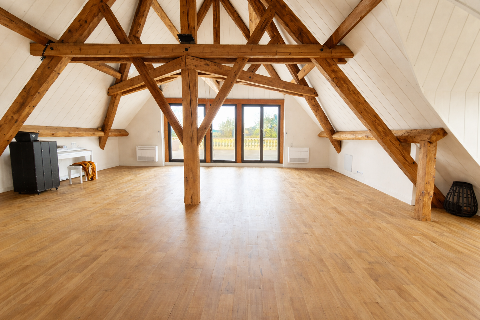 luxury apartment 5 Rooms for sale on PENNAUTIER (11610)