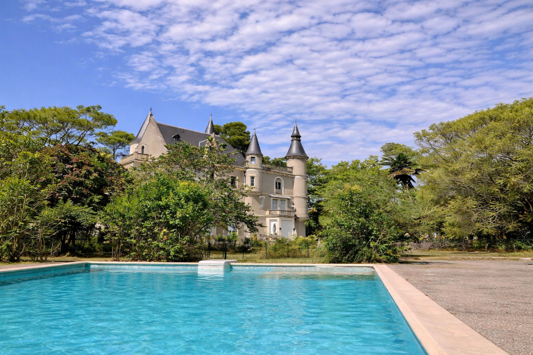 luxury apartment 5 Rooms for sale on PENNAUTIER (11610)