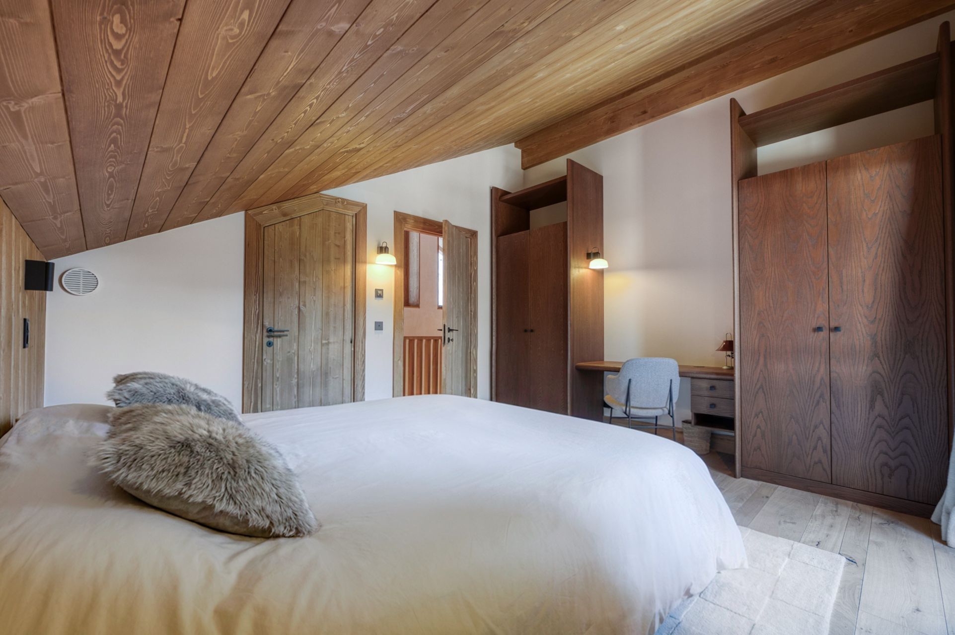 luxury chalet 6 Rooms for seasonal rent on MERIBEL LES ALLUES (73550)