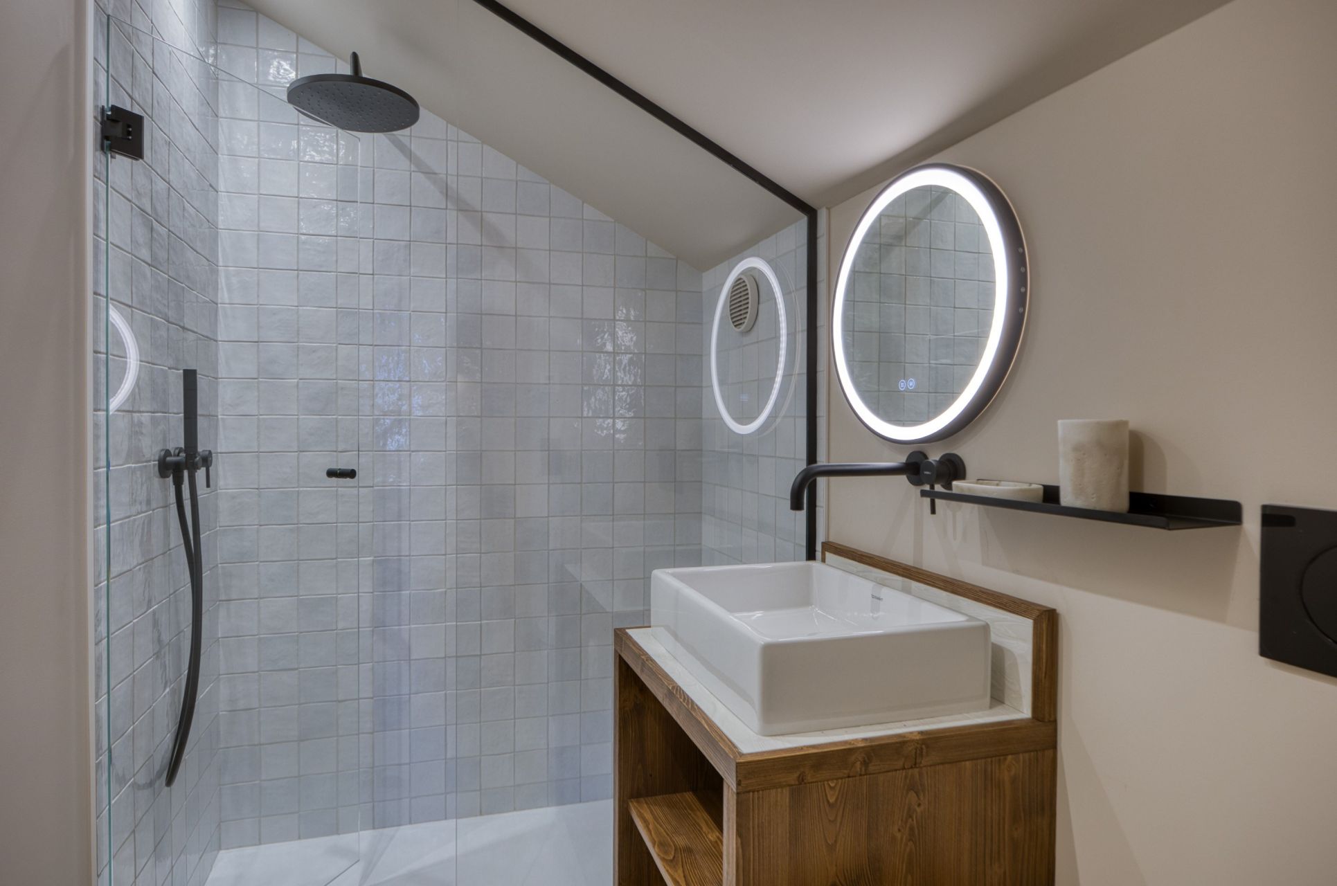 luxury chalet 6 Rooms for seasonal rent on MERIBEL LES ALLUES (73550)