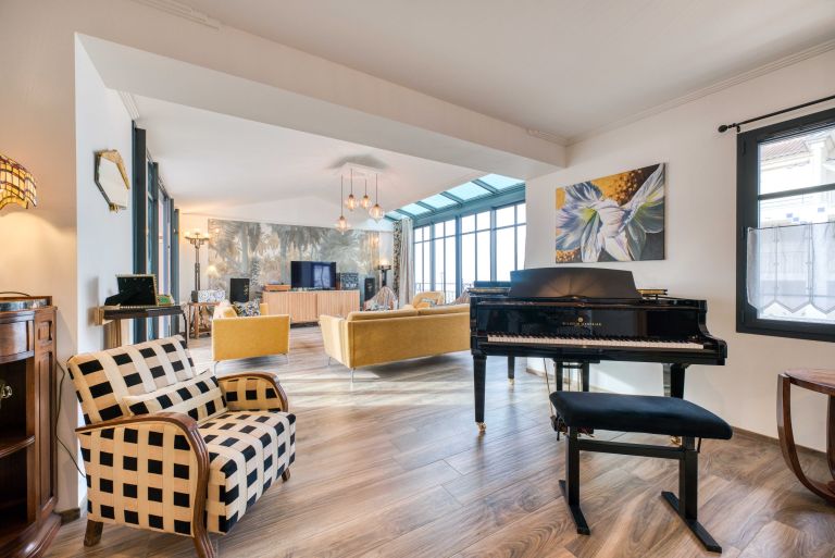 luxury house 7 Rooms for sale on CHATELAILLON PLAGE (17340)