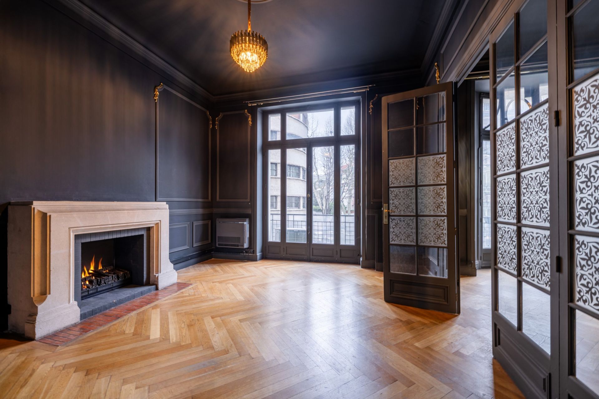 luxury apartment 12 Rooms for rent on MARSEILLE (13008)