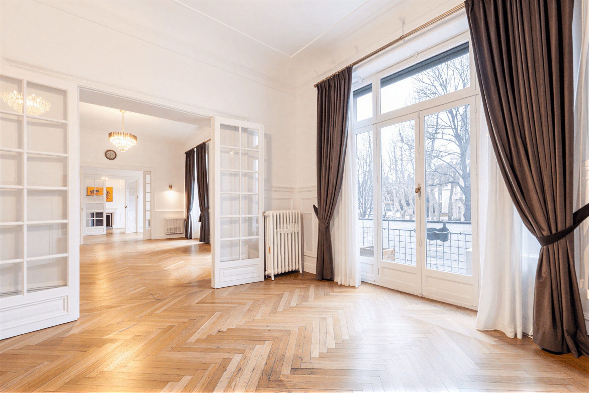 luxury apartment 12 Rooms for rent on MARSEILLE (13008)