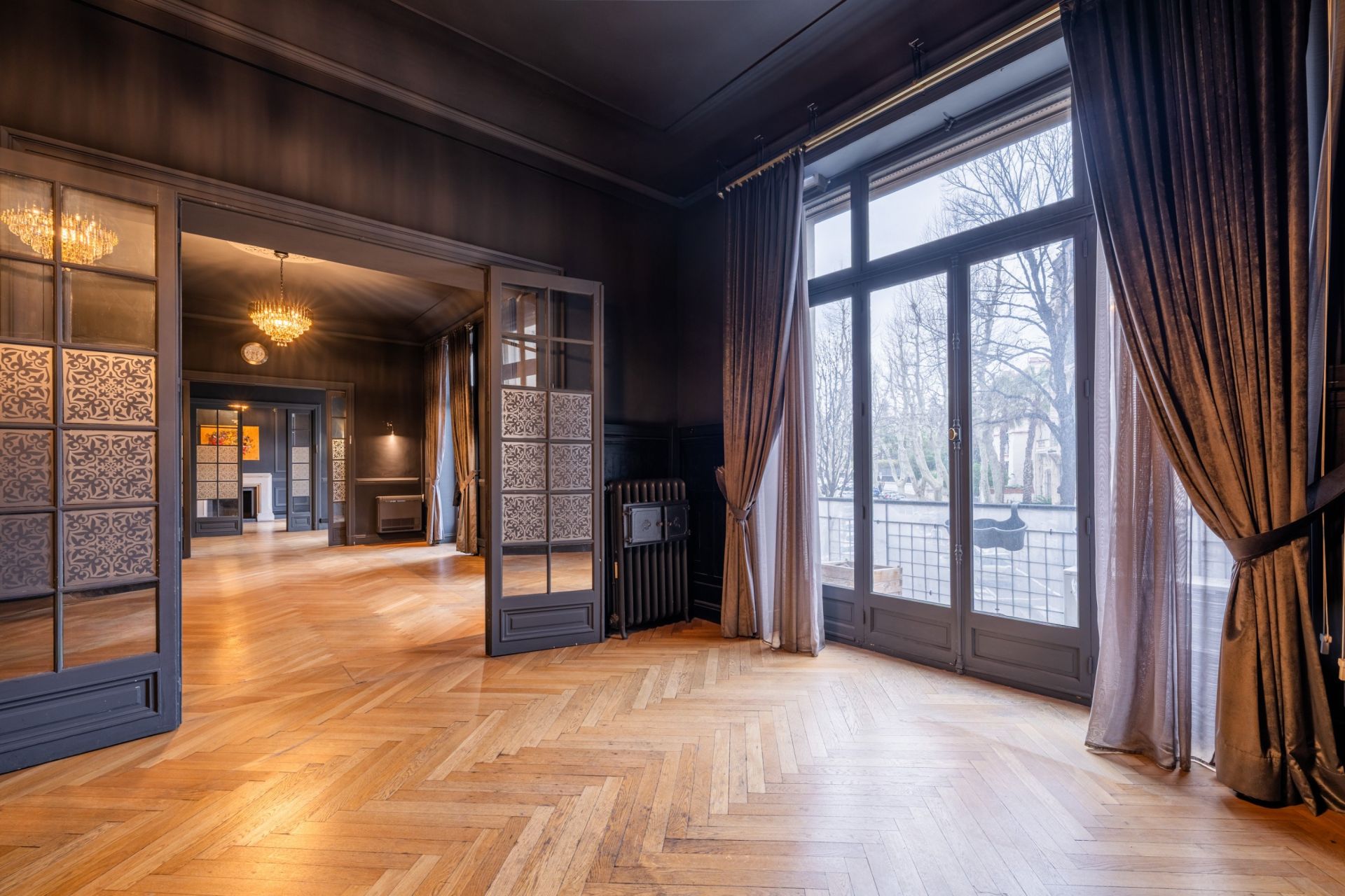 luxury apartment 12 Rooms for rent on MARSEILLE (13008)