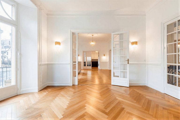 luxury apartment 12 Rooms for rent on MARSEILLE (13008)