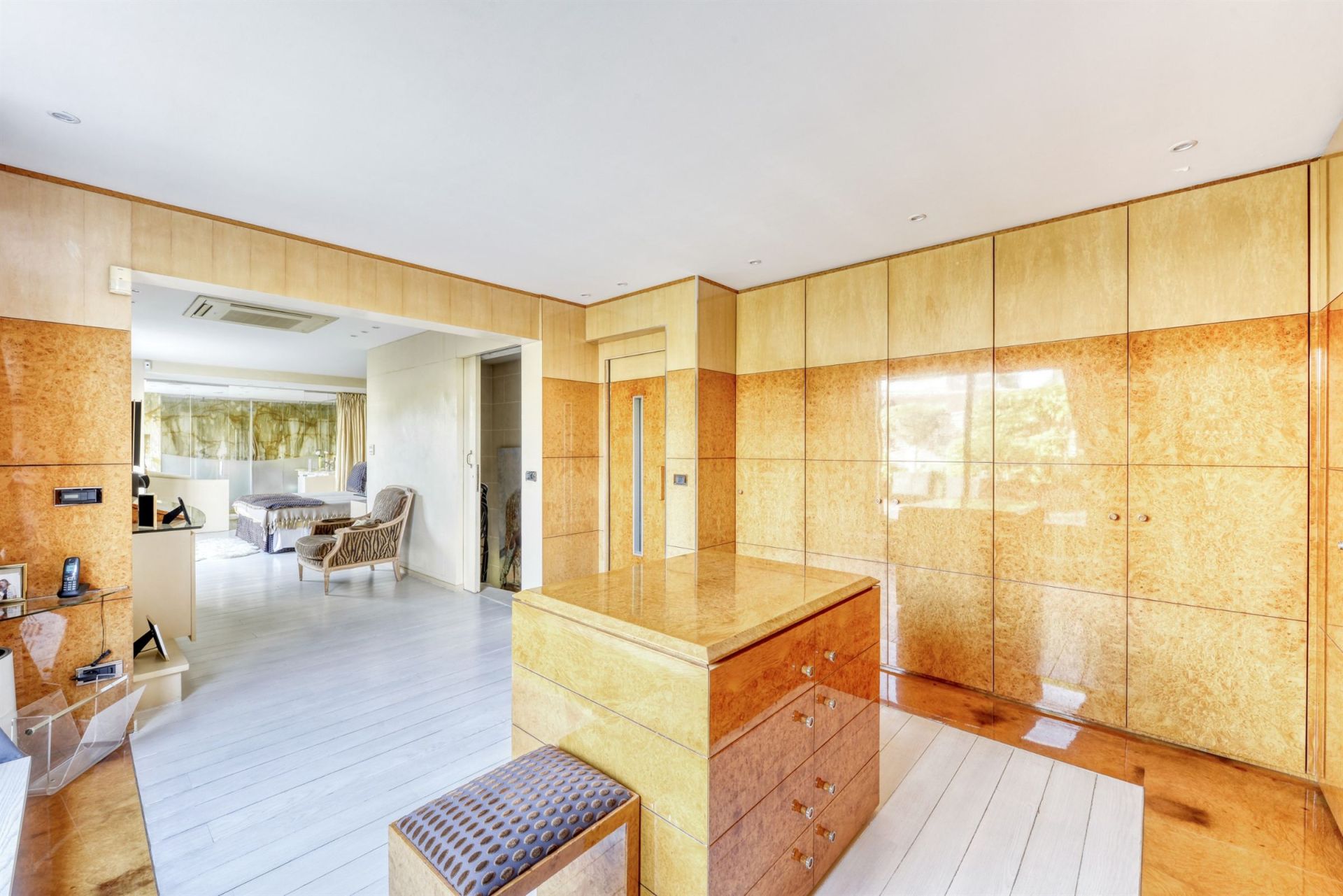 mansion (hôtel particulier) 9 Rooms for sale on NEUILLY SUR SEINE (92200)