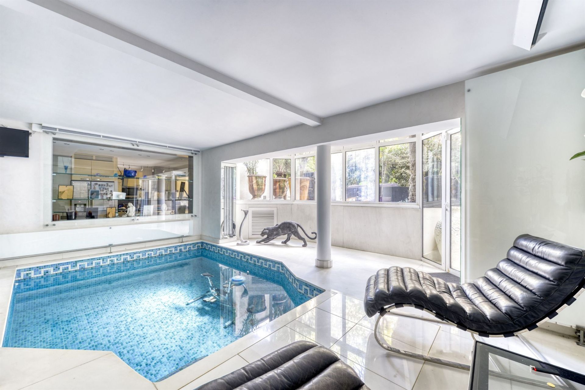 mansion (hôtel particulier) 9 Rooms for sale on NEUILLY SUR SEINE (92200)